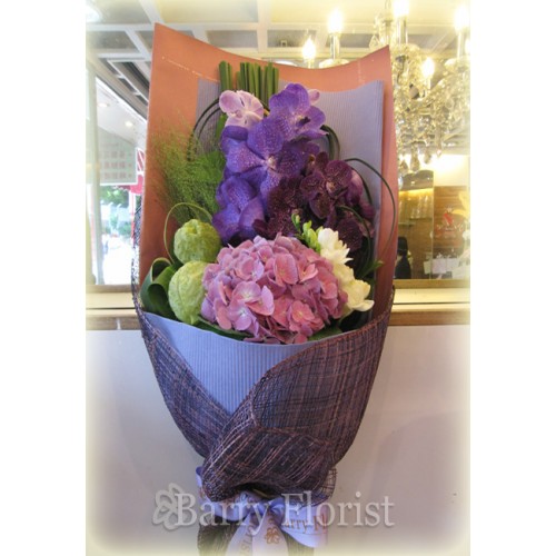 BOU 0010 1支淺紫繡球 + 2支萬代蘭 + 季節性襯花